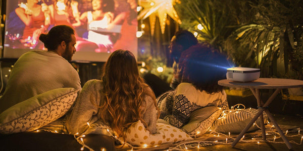 How to host an epic outdoor movie party? - COOAU